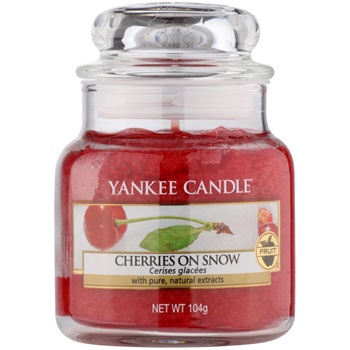 Yankee Candle Cherries on Snow świeczka zapachowa 104 g Classic mała