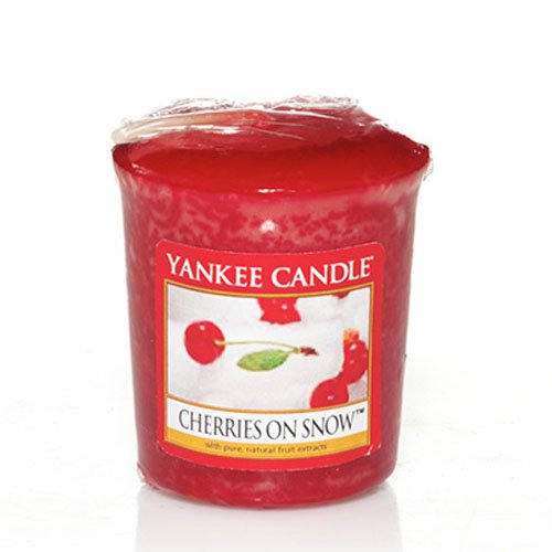 Yankee Candle Cherries on Snow votivní svíčka 49 g
